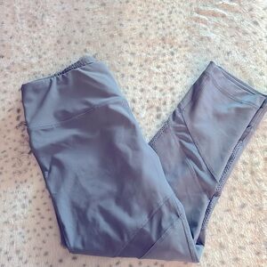 Gray crop activewear leggings